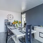 Gorgeous In With Wifi Apartman