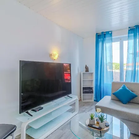 1 Bedroom Stunning In *